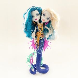 Monster high great scarrier reef Peri and Pearl Serpentine doll